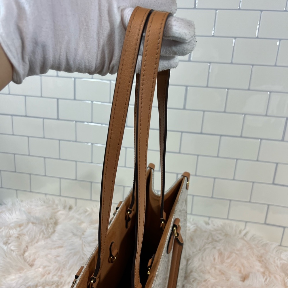 Louis Vuitton Jacquard 1854 Onthego MM in Creme - Picture 7 of 12
